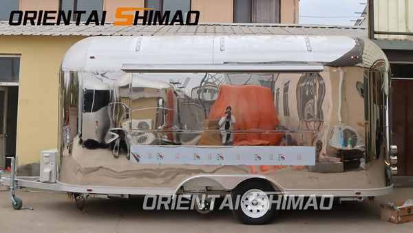 Ekialdeko shimao-airstream janari-trailerra